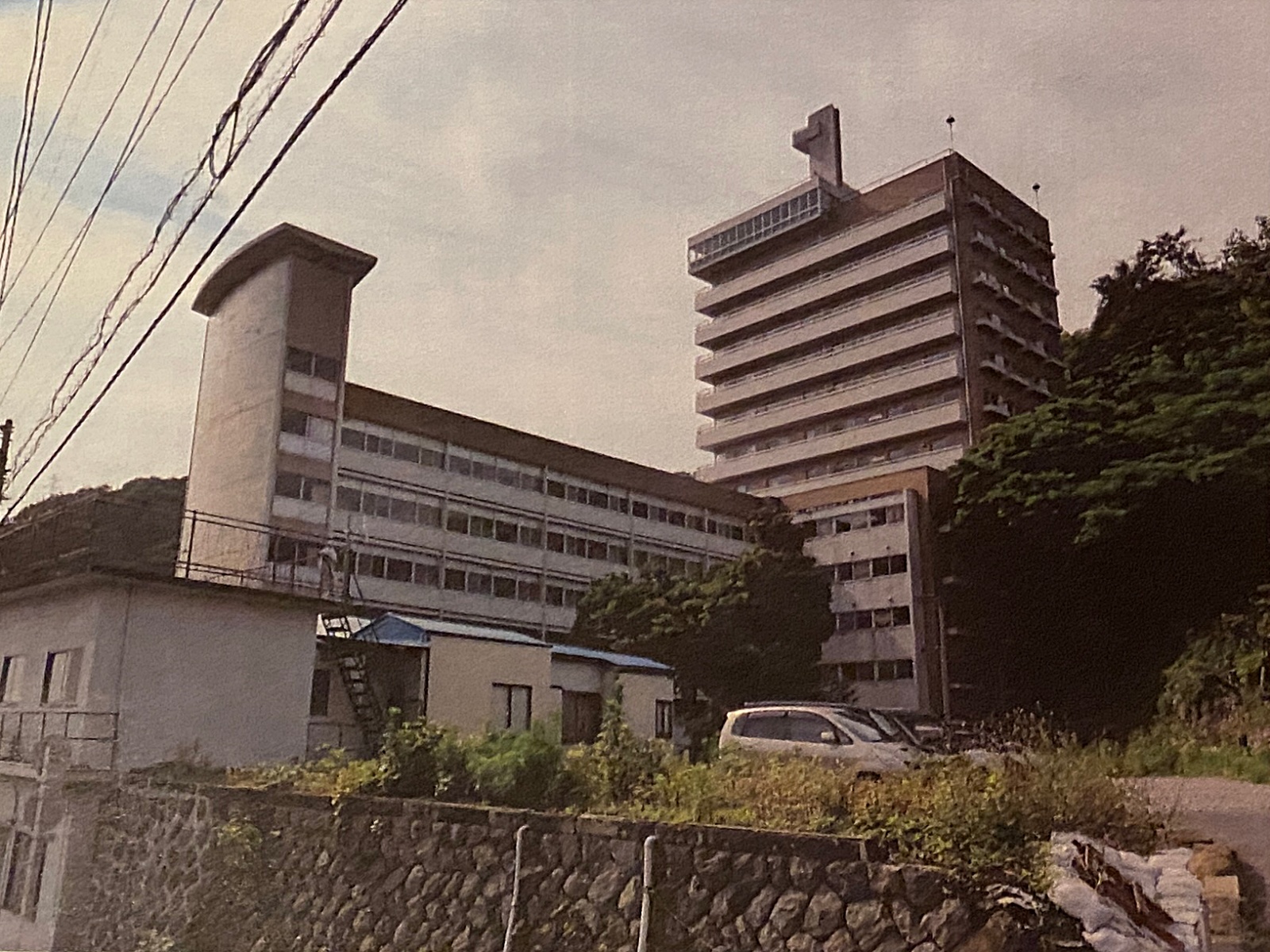 Grand Resort Complex in Yugawara-Atami — 16 Floors, 250+ Rooms