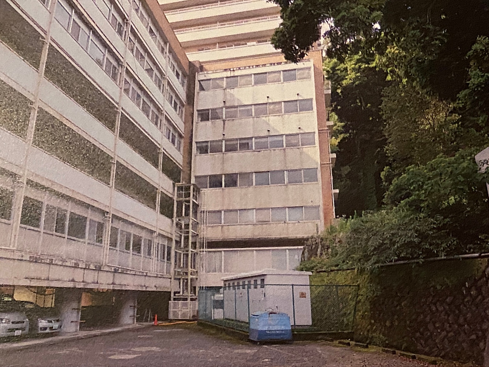 Grand Resort Complex in Yugawara-Atami — 16 Floors, 250+ Rooms photo 3